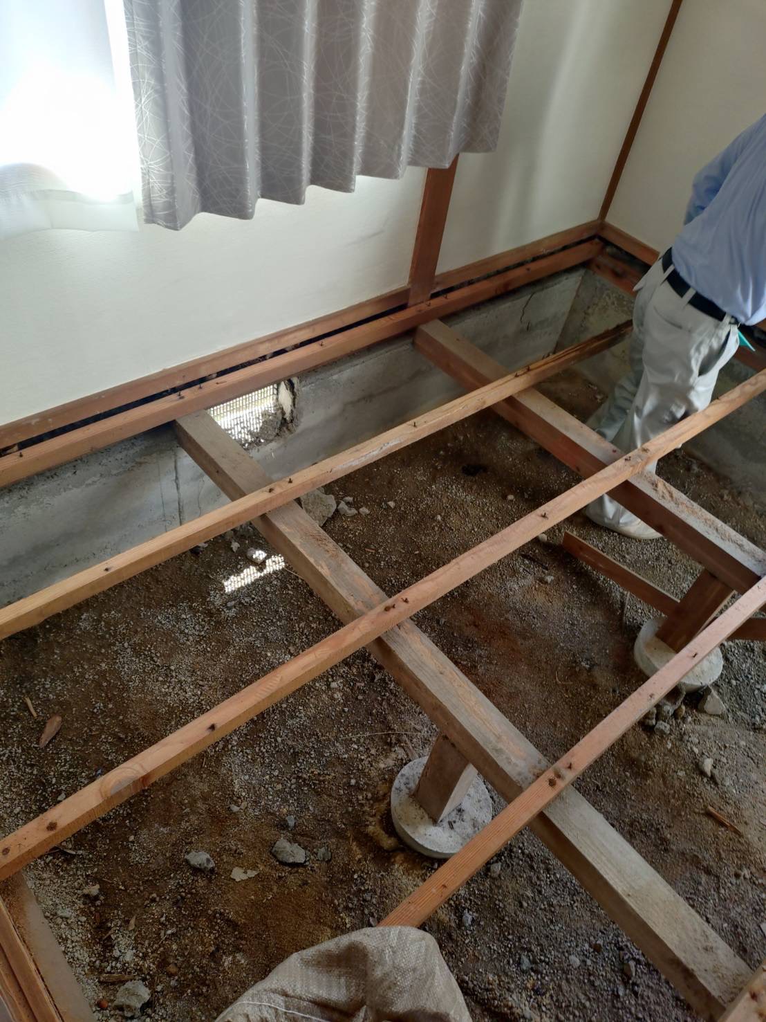 和室　床張り替え　凹みが気になっていたので。仕上げは畳敷き。