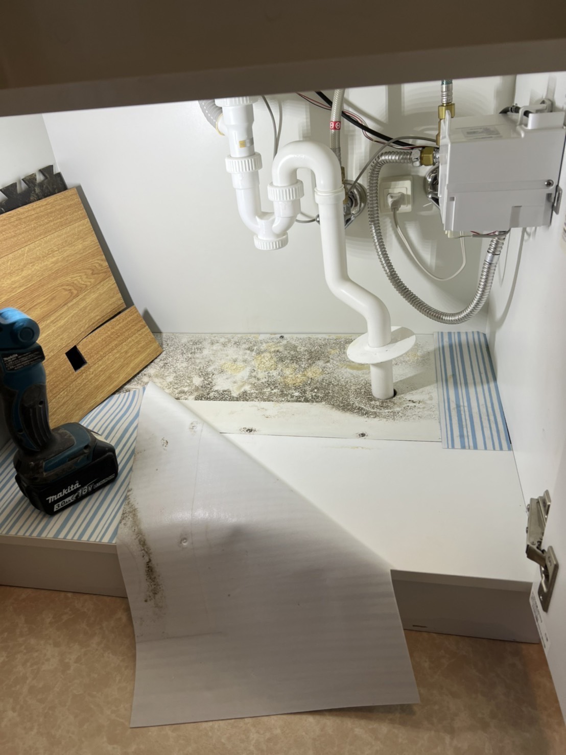 キッチン水漏れ修理
