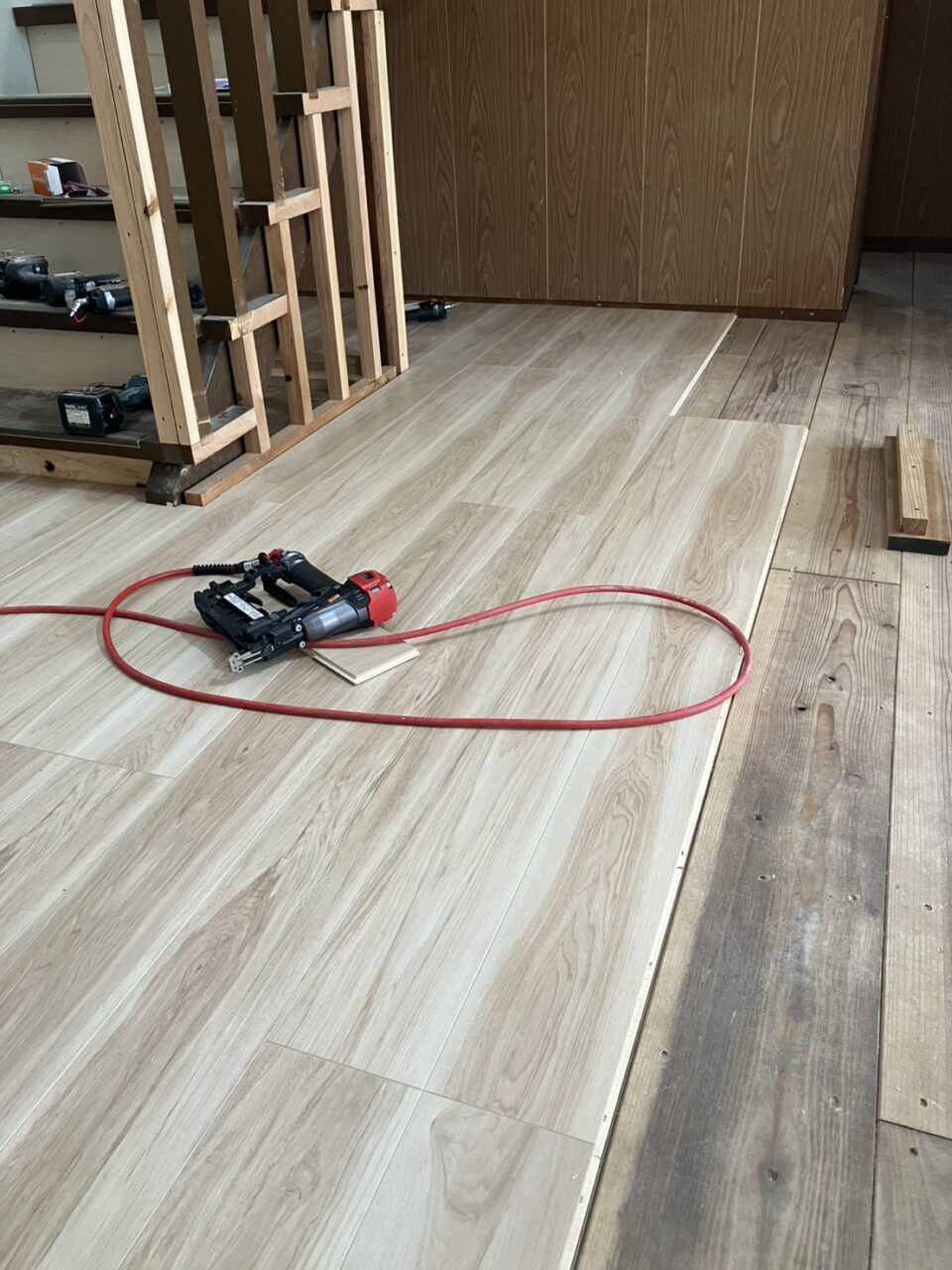 床フローリング　重ね張り