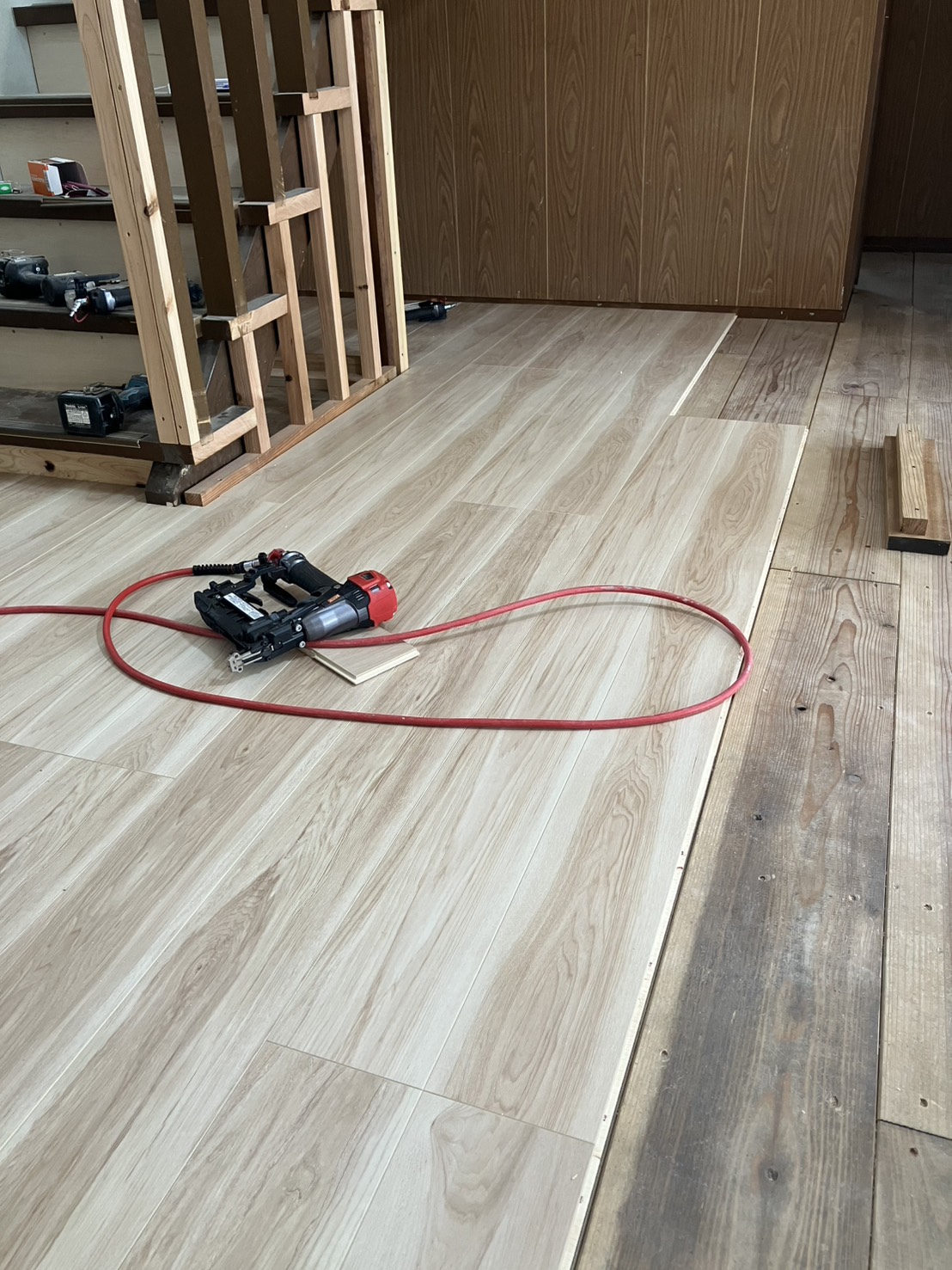 床フローリング 重ね張り