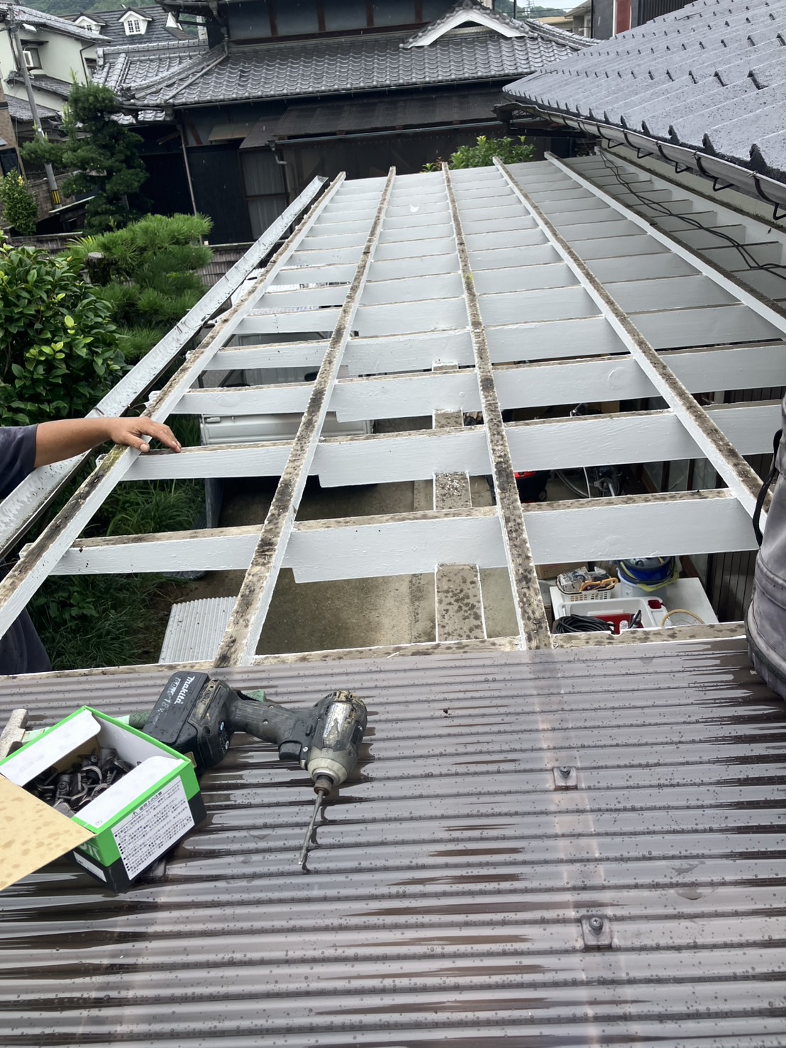 車庫波板張り替え