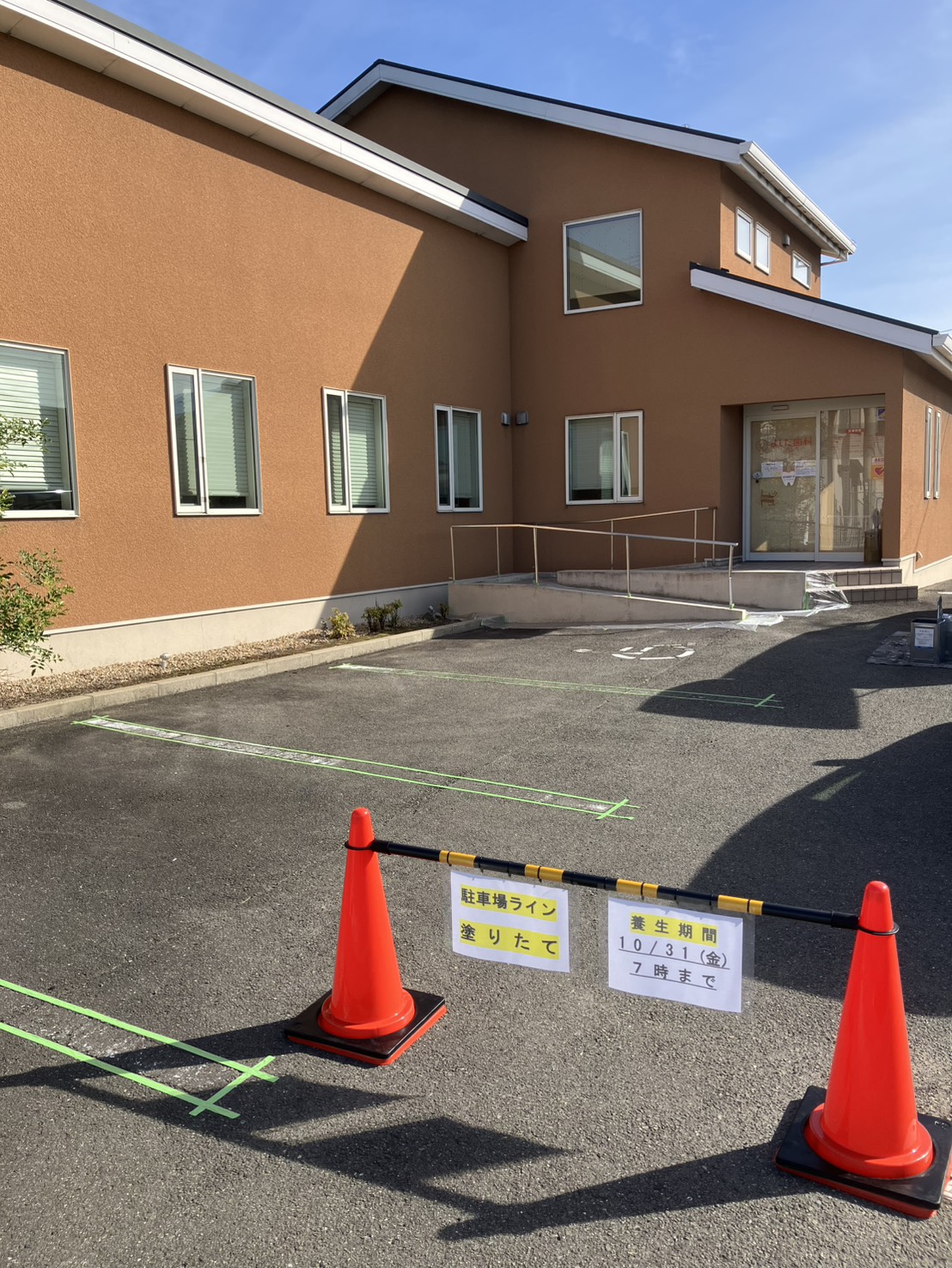 駐車場　ライン塗装