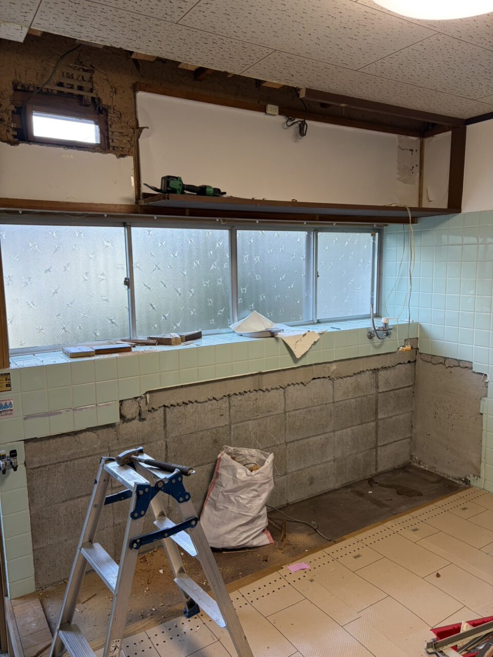 LDKキッチンリフォーム　キッチン解体