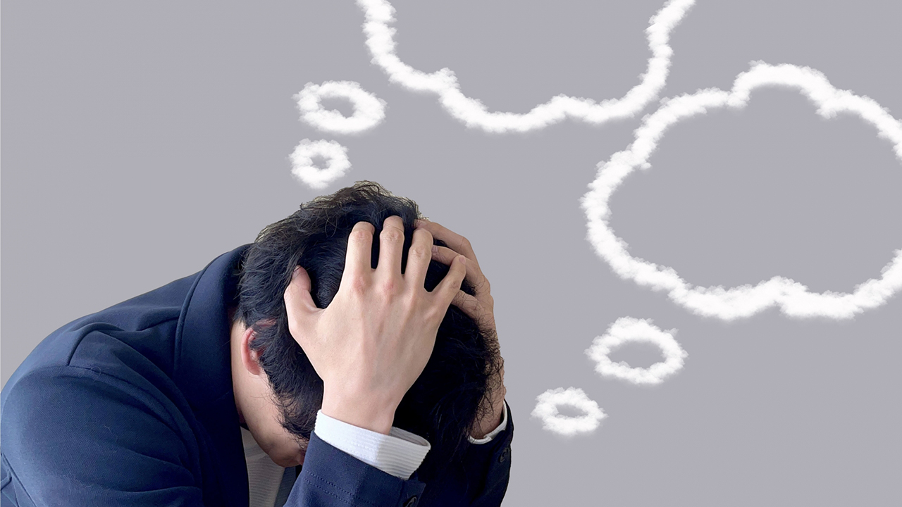 後悔する人の画像